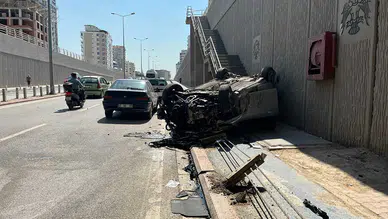 Konya'da feci kaza! Refüje çarpan otomobil takla attı
