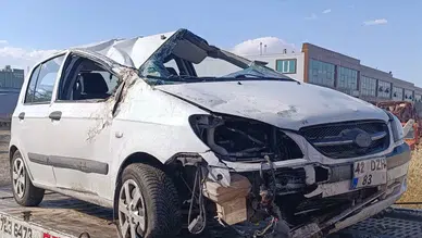 Konya'da feci kaza! Otomobil devrildi, 4 kişi yaralandı