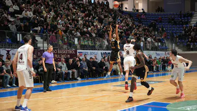 Basketbolda ikinci yarı heyecanı başlıyor! Konya BBSK İstanbul deplasmanında