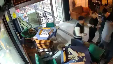 Konya'da kafede silahlı kavga! O anlar kamerada