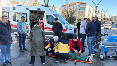 Aksaray'da motosikletler kavşakta çarpıştı: 4 yaralı