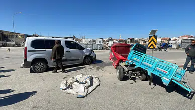 Karaman’da kaza anı kamerada! Motosiklet sürücüsü ağır yaralandı