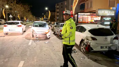 Aksaray’da alkollü sürücü dehşeti! 4 araç hasar gördü