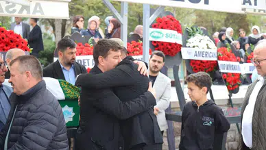 Belediye Başkanı gözyaşlarına boğuldu