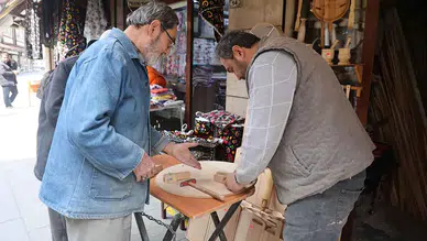 Zamana direnen meslek! Konya’da baba-oğul 70 yıllık geleneği yaşatıyor