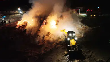 Aksaray’da korkutan yangın: 70 ton saman kül oldu