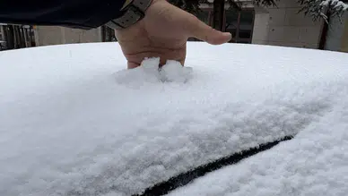 Aksaray’da şaşırtan görüntü! İlçe mayıs ayında beyaza büründü