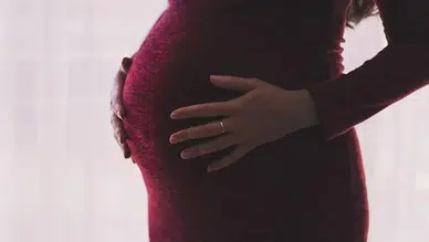 Doğum sonrası ayrılış artıyor! Kadın istihdamı alarm veriyor