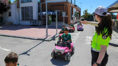 Konya’da öğrenciler direksiyon başına geçti! Trafiği yaşayarak öğrendiler
