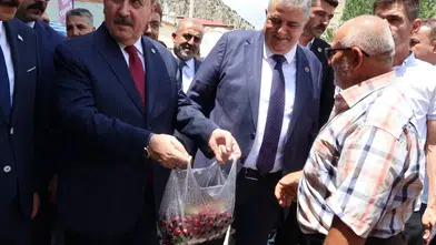 BBP Genel Başkanı Konya’da! Kiraz ve domatese özel ilgi gösterdi