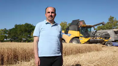 Konya Büyükşehir Belediye Başkanı Altay hasat yaptı