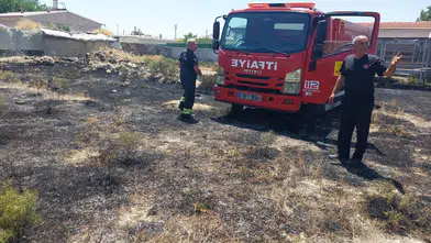 Konya'da korkutan ot yangını! Alevler evlere ulaşmadan söndürüldü