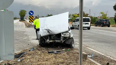 Konya'da iki otomobil çarpıştı: 1’i ağır 5 yaralı!