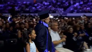 Konyalı ünlü iş insanı 68 yaşında mezun oldu! Diplomayı 7 torunu ile aldı