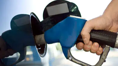 Benzine ve motorine bu akşam zam geliyor!