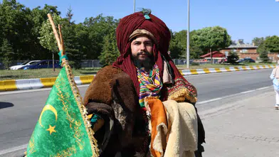 Konya’dan Ahlat’a böyle gitti! Kıyafetiyle Cumhurbaşkanı Erdoğan’ı bekledi