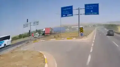 Konya’da feci kaza kamerada! Tır araçlara çarptı: 1 ölü, 10 yaralı