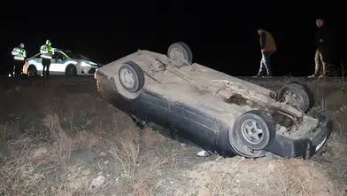 Aksaray’da kontrolden çıkan otomobil şarampole takla attı