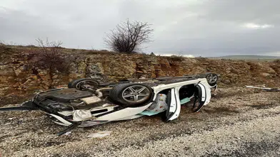 Konya’da kontrolden çıkan araç devrildi