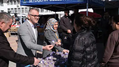 Başkandan jest! Konya'da kadınlara lavanta kesesi sürprizi