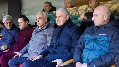 Vali Akın ve eski Vali Toprak Konyaspor maçında