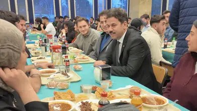 Konya’da rektör, öğrencilerle iftar yaptı!