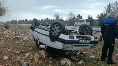 Konya’da ölümden döndüler: Otomobil ters döndü