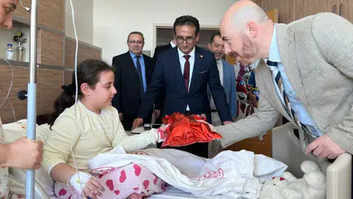 Karaman’da hastanedeki çocuklara moral veren 23 Nisan ziyareti