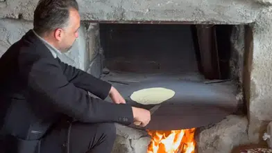 Konyalı Başkan ocak başına oturdu, ekmek pişirdi