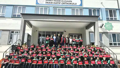 Konya’da mukabeleye katılan gençlere Konyaspor forması hediye edildi