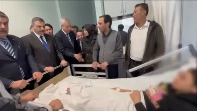 4 Bakan hain saldırıda yaralanan öğrencileri ziyaret etti