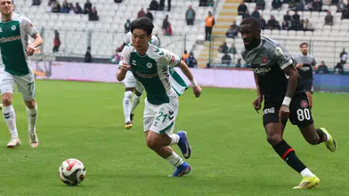 Konyaspor'da Jin-ho Jo sağ bekte oynadı