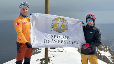 Konya’dan zirveye uzanan yol: Selçuk Üniversitesi personeli 2999 metrede