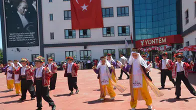 Konya’da ertelenen 23 Nisan kutlaması renkli görüntülere sahne oldu
