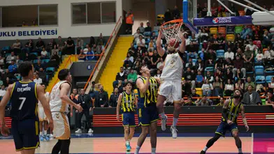Konya Büyükşehir, yarı final için parkede