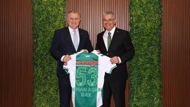 Spor Bakanı Bak’a Konyaspor forması hediye edildi