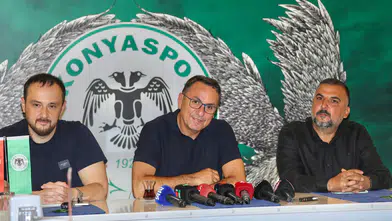 Konyaspor'da yönetim ile İlhan Palut transfer zirvesi yaptı! Yönetimden resmi açıklama
