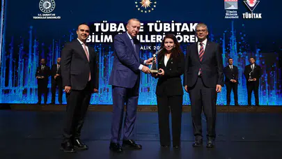 NEÜ'lü profesöre TÜBİTAK’tan büyük ödül: Cumhurbaşkanı Erdoğan takdim etti