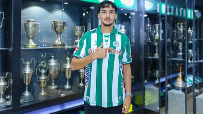 Konyaspor'da genç oyuncu için imza töreni