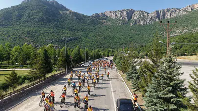 Türkiye'nin dört bir yanından geldiler! 150 kilometre pedal çevirdiler