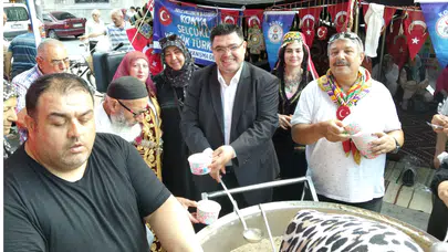 Konya'da binlerce kişiye aşure ikram edildi! Aziziye Meydanı doldu taştı