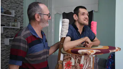 Konya’da oğlu için yıllardır mücadele ediyor! Kendi imkanlarıyla çözüm üretti