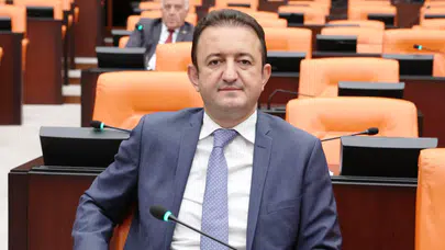 CHP’li Bektaş’tan 30 Ağustos mesajı! “Dumlupınar’da yakılan ışık hala yolumuzu aydınlatıyor”
