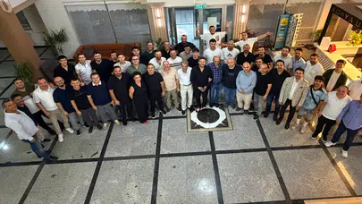 Konya’da yıllar sonra anlamlı buluşma! Mezunlar ve öğretmenler yeniden bir araya geldi