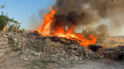 Aksaray’da tarihi ev alevlere teslim oldu!