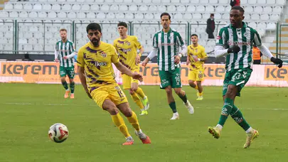 Tümosan Konyaspor, Süper Lig’in 18. haftasında sahasında Eyüpspor ile 1-1 berabere kaldı. Yeşil-beyazlılar, bu sonuçla kötü serilerine yine son veremedi. Anadolu Kartalı’nın Süper Lig’de kazanamama serisi 8 maça çıktı.   Temsilcimiz, son olarak 10. haftada deplasmanda Gençlerbirliği’ni 2-1 mağlup ederken, daha sonra oynadığı 8 maçta 4 beraberlik ve 4 yenilgi aldı. Son galibiyette takımın başında ise Recep Uçar yer alıyordu.  Konyaspor, evindeki 3 puan özlemini de dindiremedi. Çağdaş Atan’ın ekibi, evinde 7 maçtır kazanamıyor. Tümosan Konyaspor, taraftarının önünde son olarak 28 Eylül’de Başakşehir’i 2-1 mağlup etmiş, daha sonra evindeki 7 karşılaşmada 4 beraberlik ve 3 yenilgi aldı.