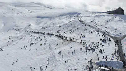 Konya Aladağ beyaza büründü: Tatilciler karın tadını çıkardı