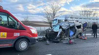 Konya'da refüje çarpan araç tırla çarpıştı, 1 ölü