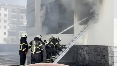 Aksaray’da şarj cihazı patladı! 16 kişi dumandan etkilendi