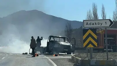 Konya’da araç yangını! Seyir halindeki araç yandı